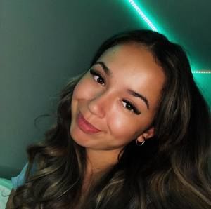 Meet your Posher, Adrianna